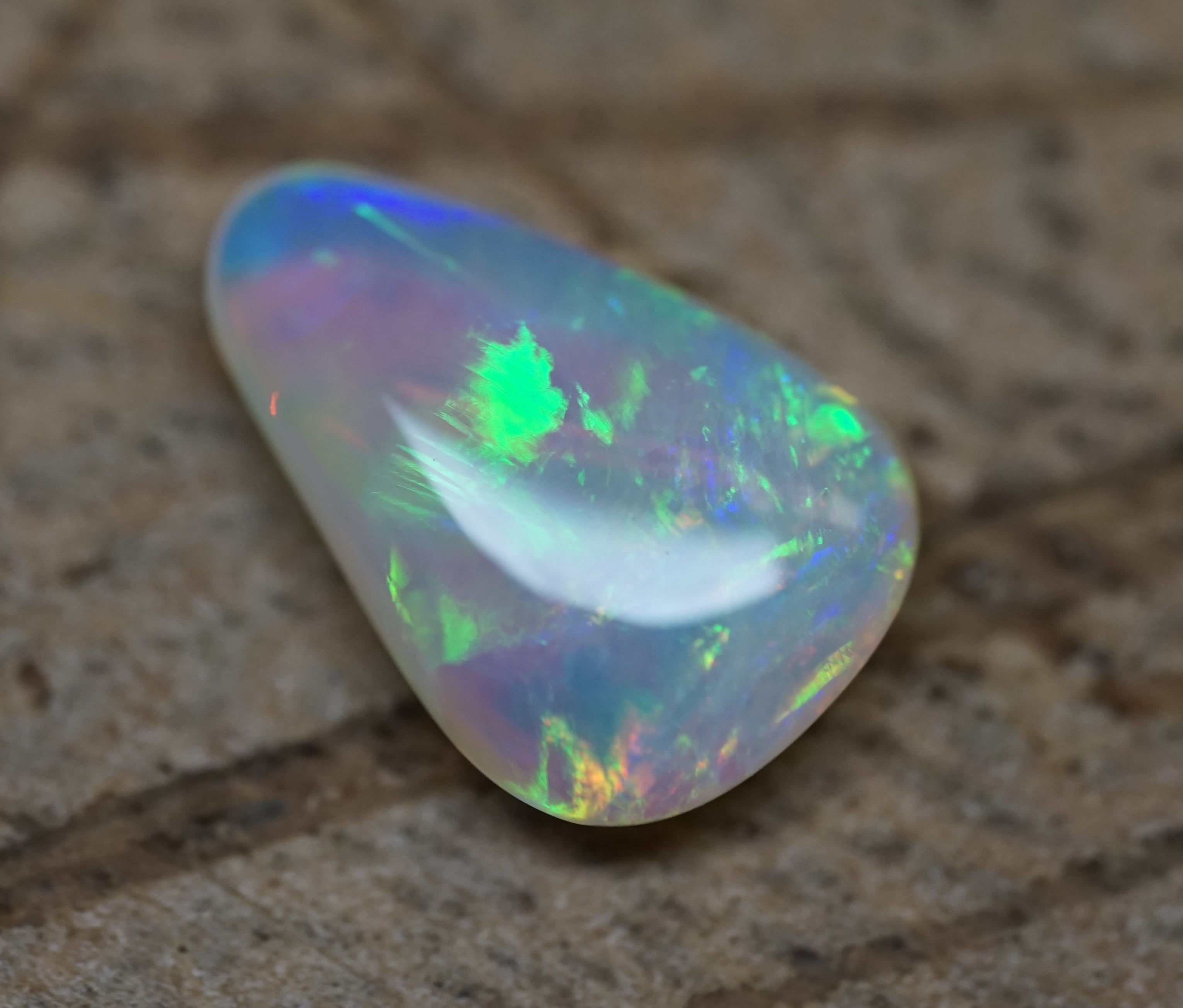 Coober Pedy Broadflash Crystal - 2 Carats. 0017