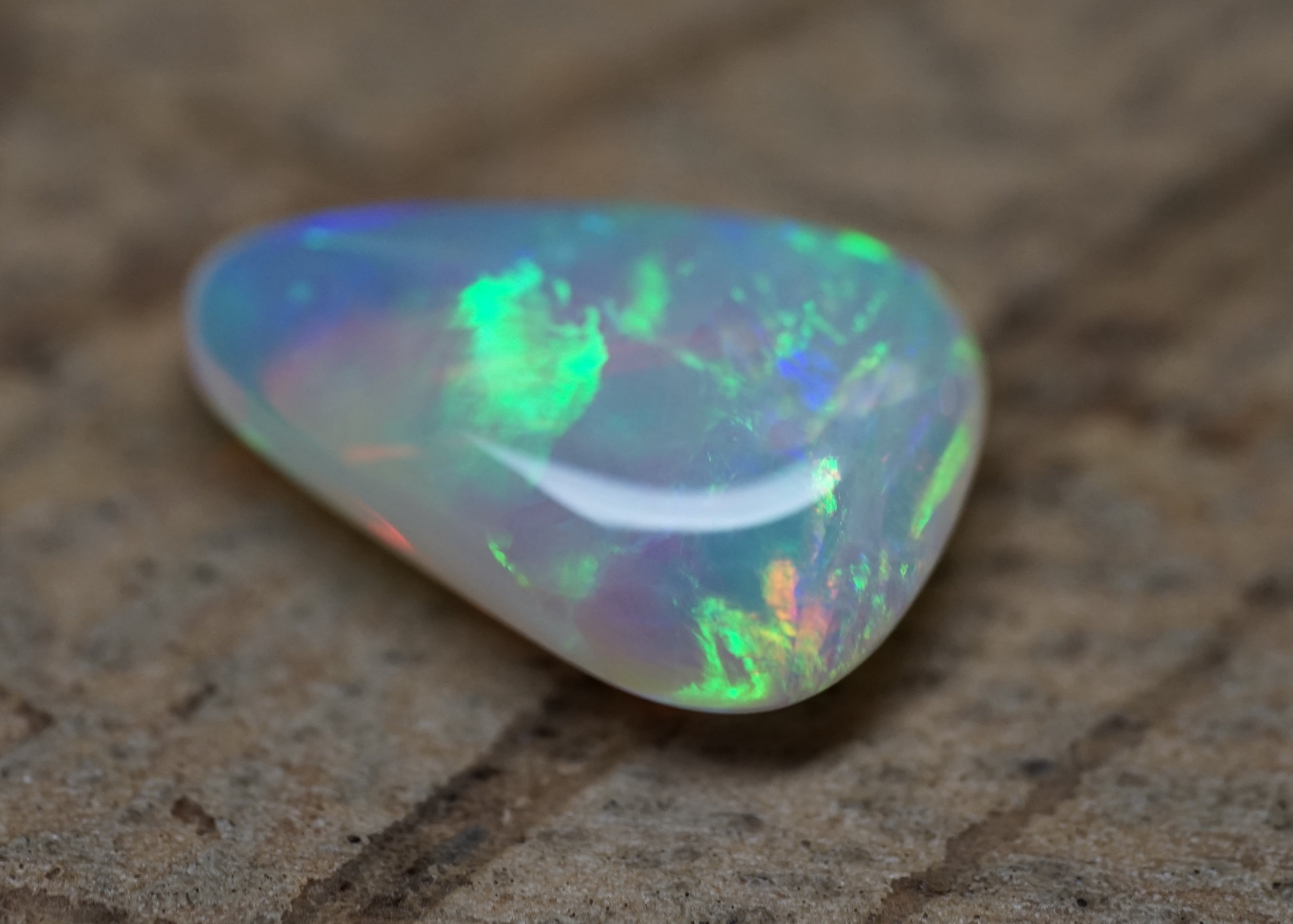Coober Pedy Broadflash Crystal - 2 Carats. 0017
