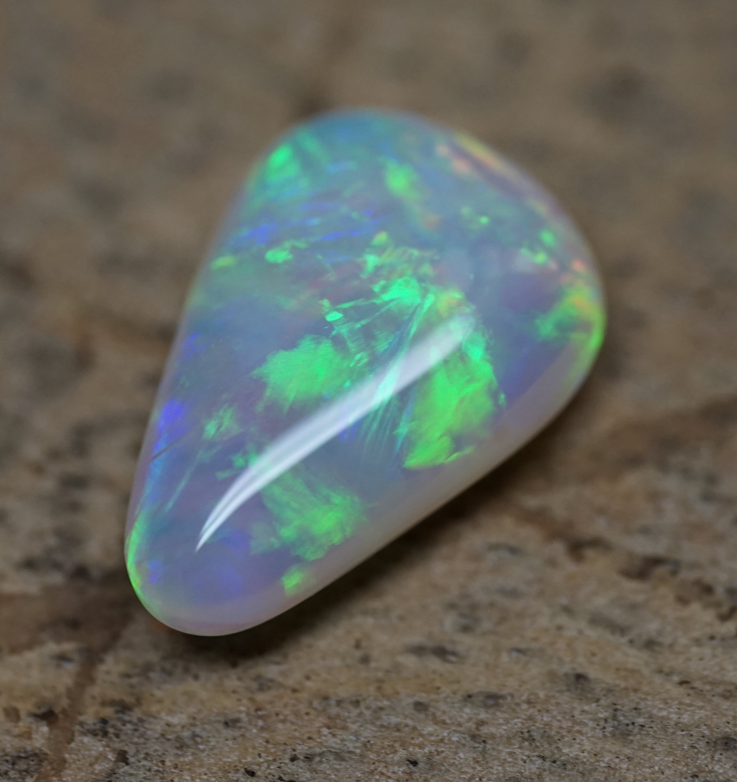 Coober Pedy Broadflash Crystal - 2 Carats. 0017