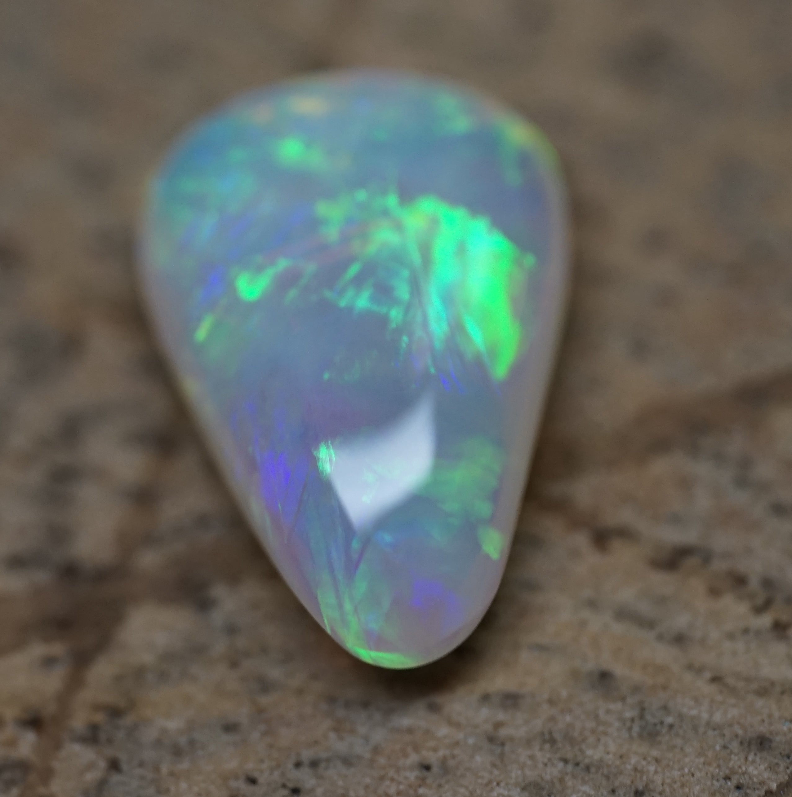 Coober Pedy Broadflash Crystal - 2 Carats. 0017