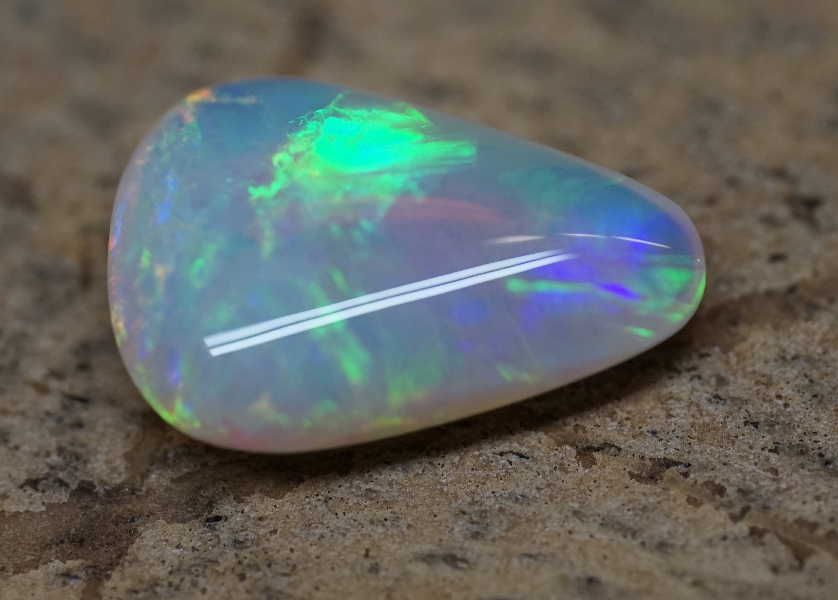 Coober Pedy Broadflash Crystal - 2 Carats. 0017