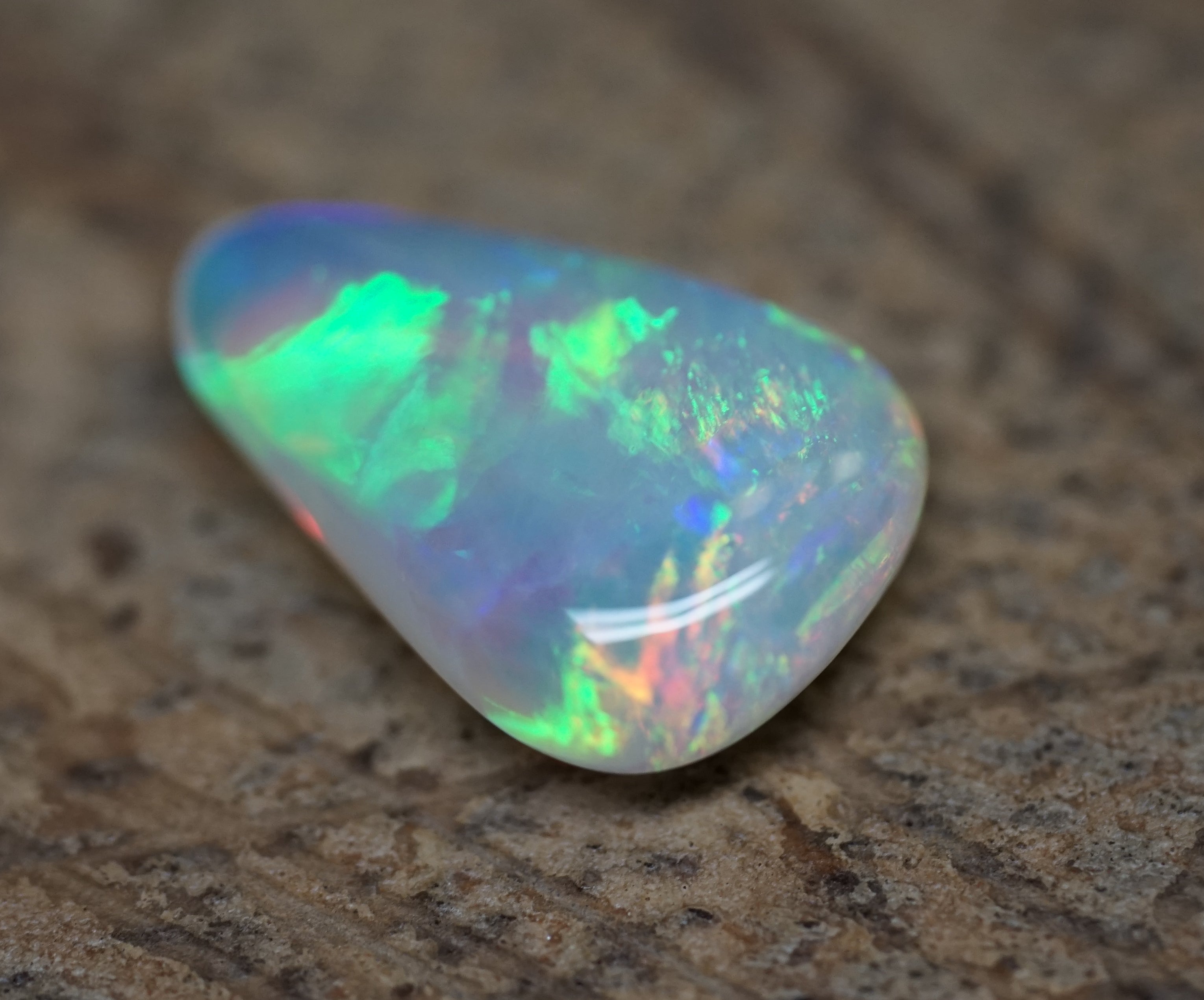 Coober Pedy Broadflash Crystal - 2 Carats. 0017