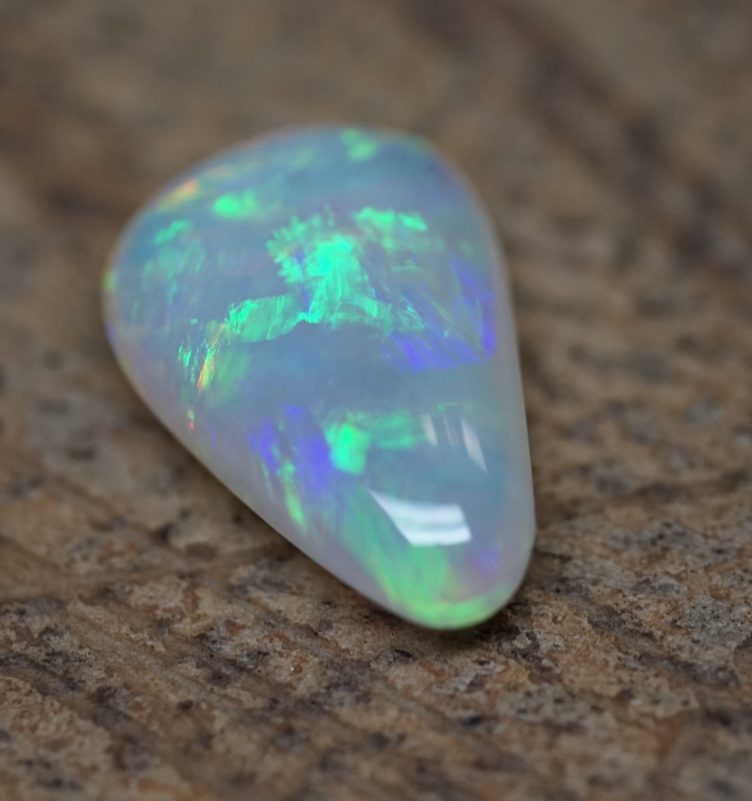 Coober Pedy Broadflash Crystal - 2 Carats. 0017