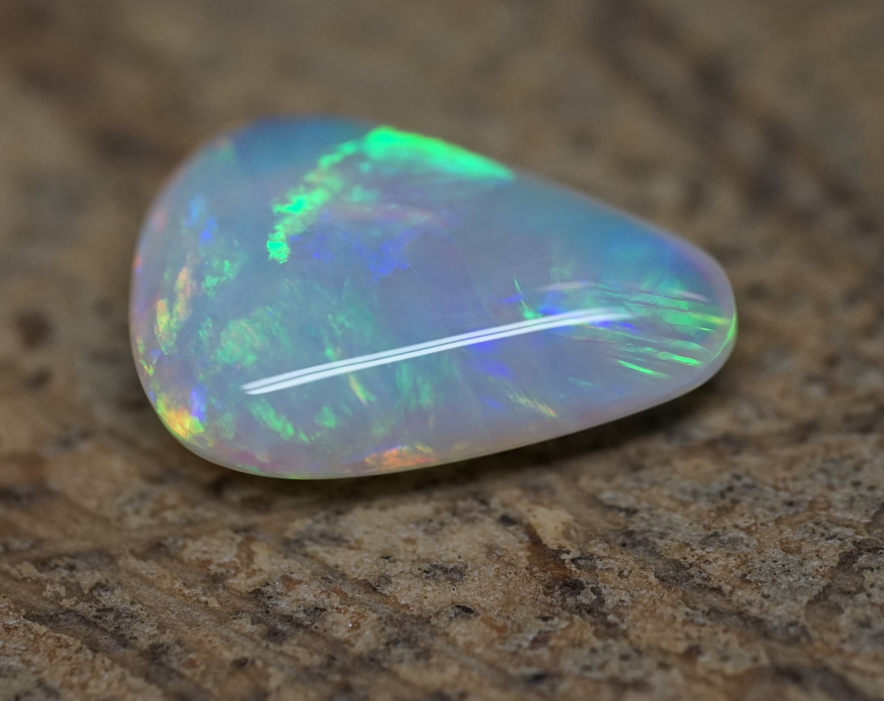 Coober Pedy Broadflash Crystal - 2 Carats. 0017