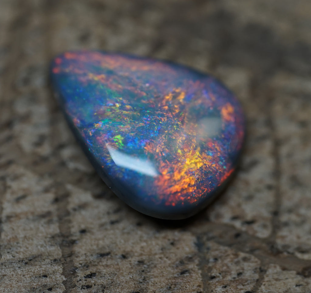 Lightning Ridge Black Opal - 1.8 Carats. 0053