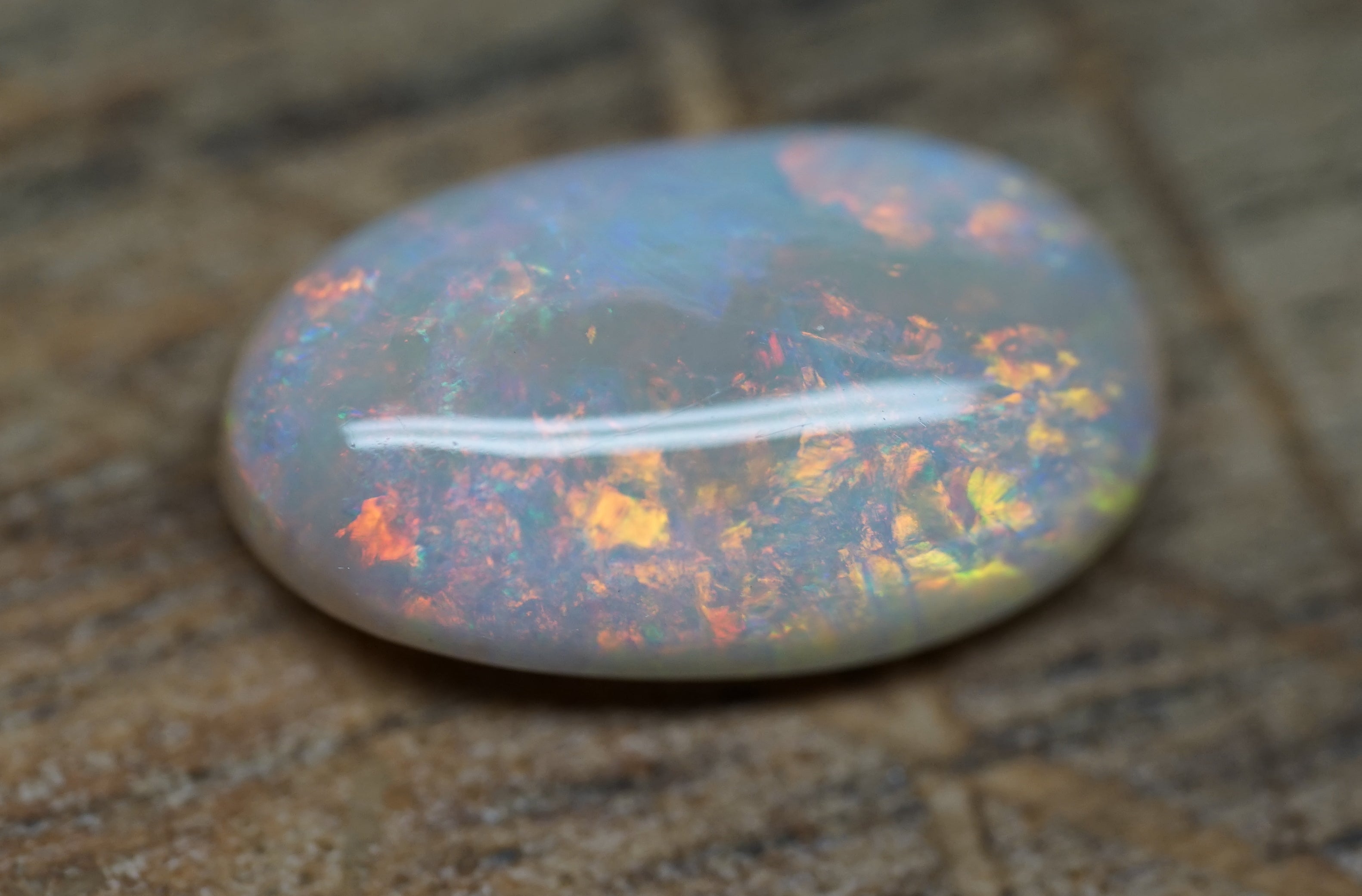 Medium Dome Mintabie Oval - 2.8 Carats. 0059