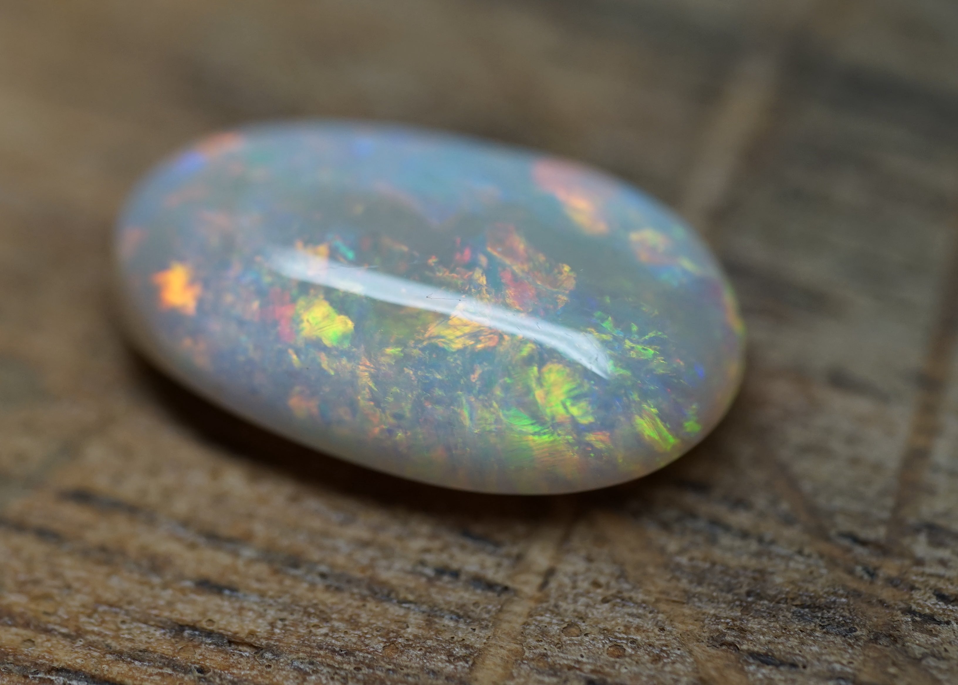 Medium Dome Mintabie Oval - 2.8 Carats. 0059