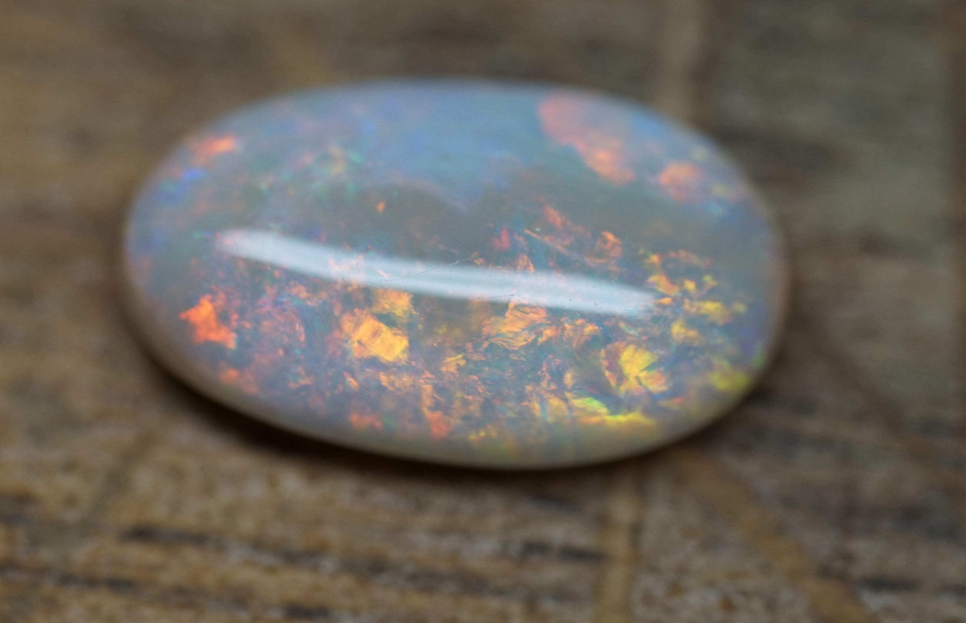 Medium Dome Mintabie Oval - 2.8 Carats. 0059