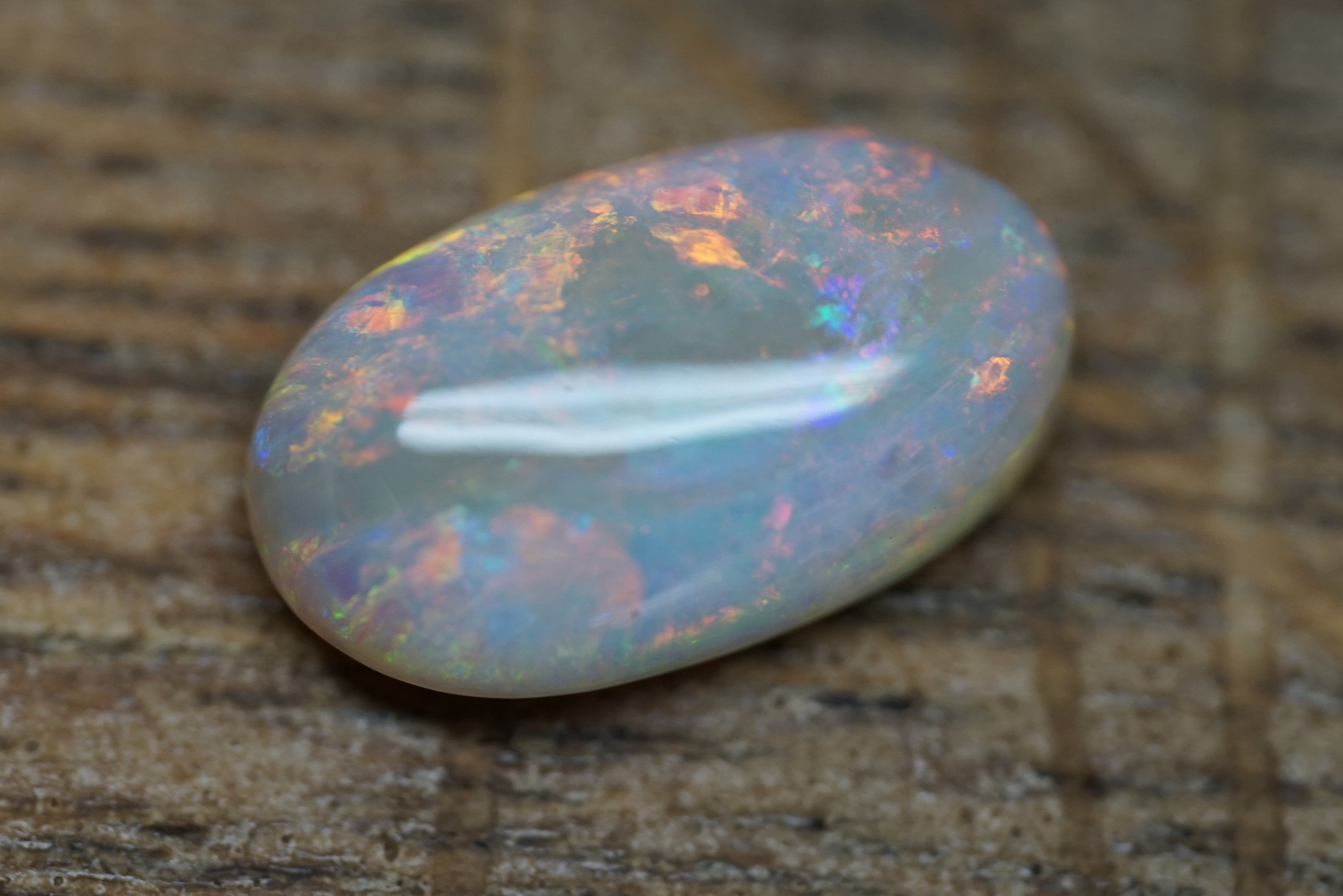 Medium Dome Mintabie Oval - 2.8 Carats. 0059