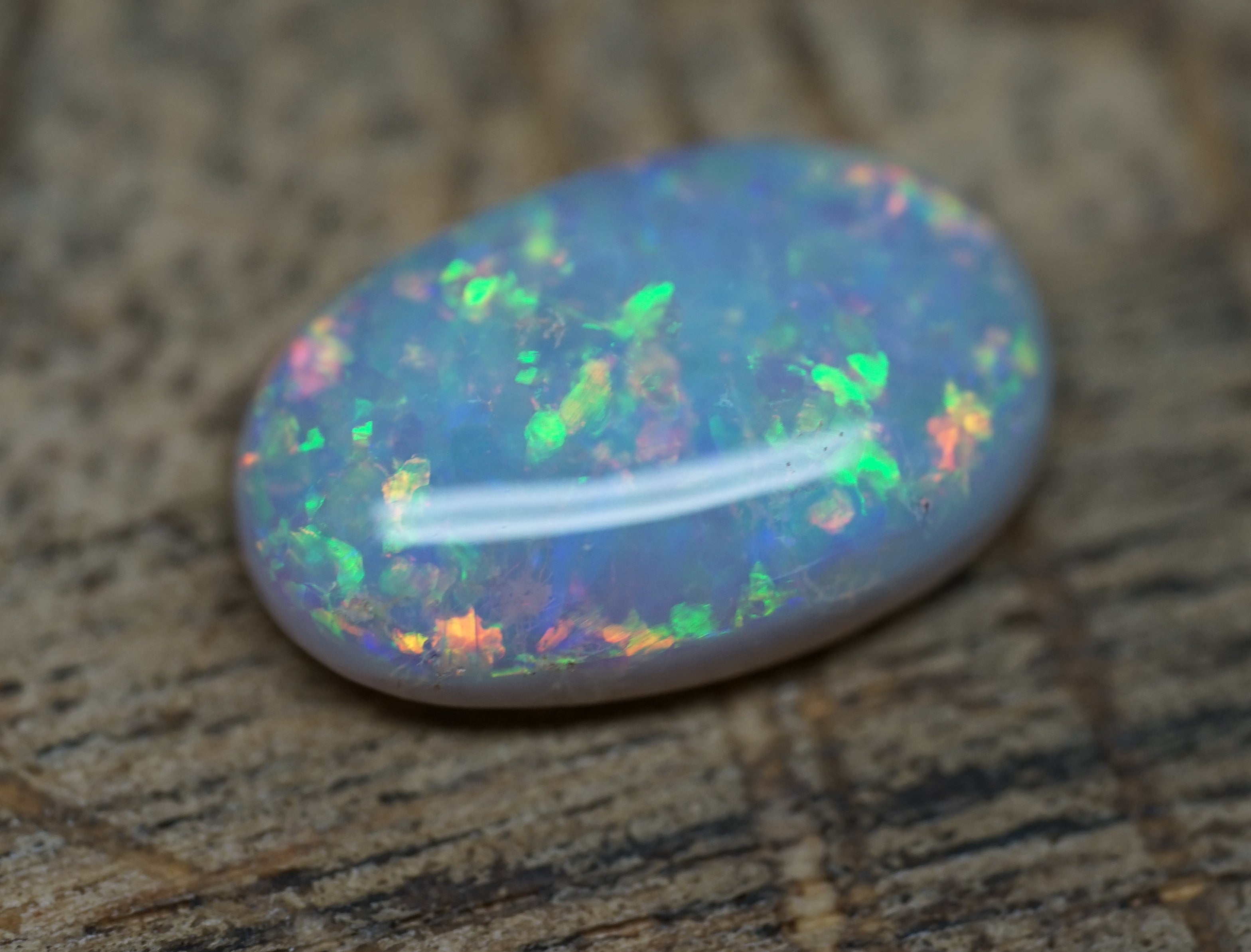 Coober Pedy Bright Blocky Pattern - 2.5 Carats. 0014