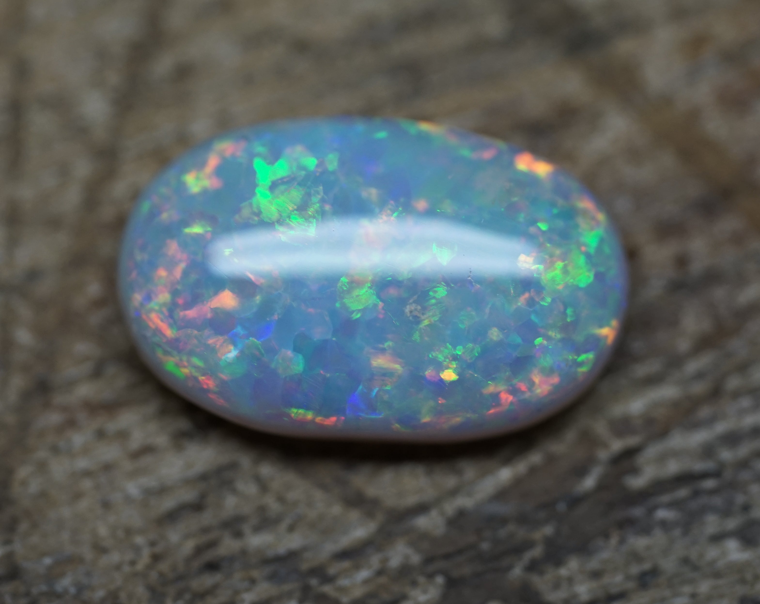 Coober Pedy Bright Blocky Pattern - 2.5 Carats. 0014