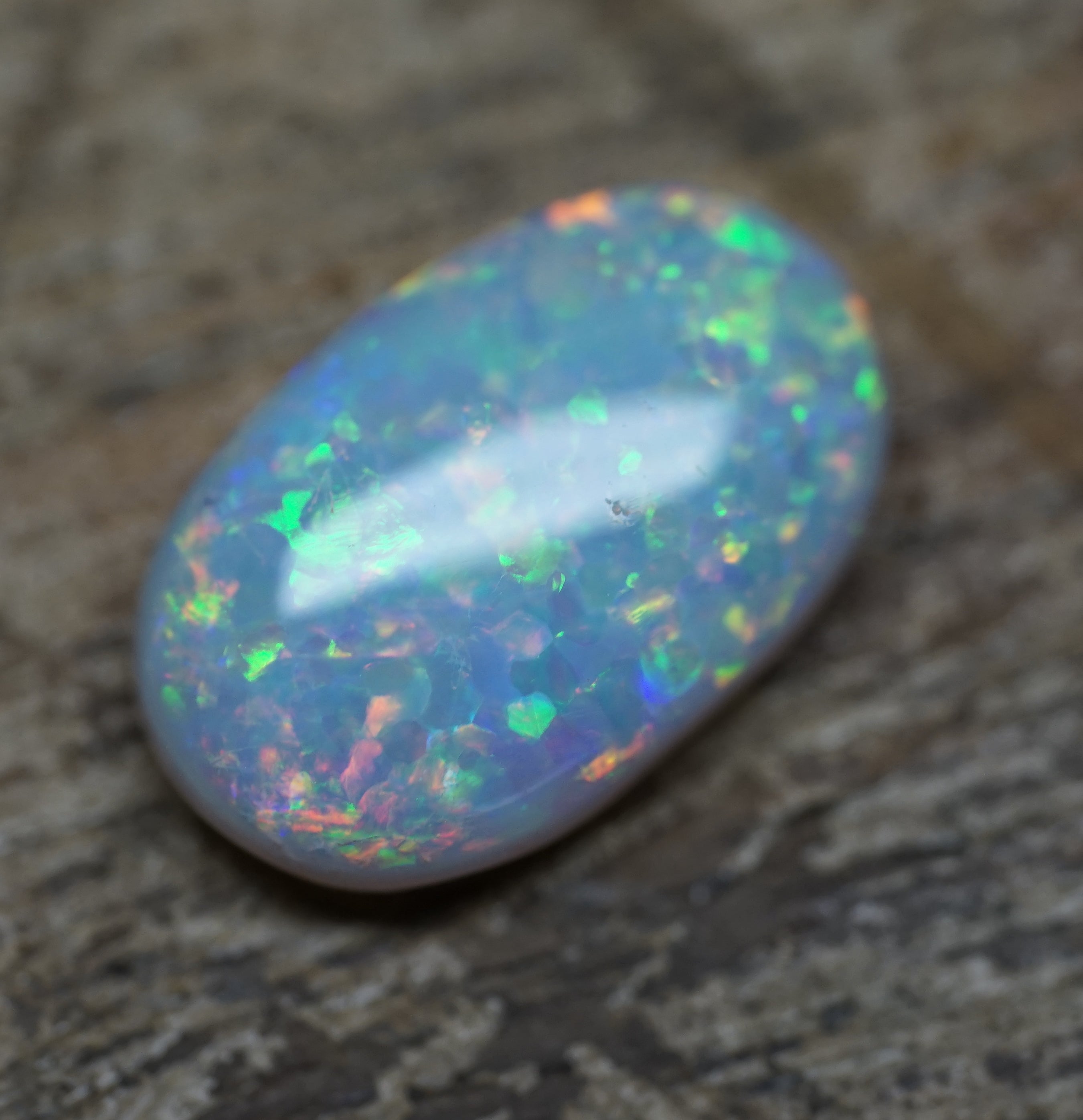 Coober Pedy Bright Blocky Pattern - 2.5 Carats. 0014
