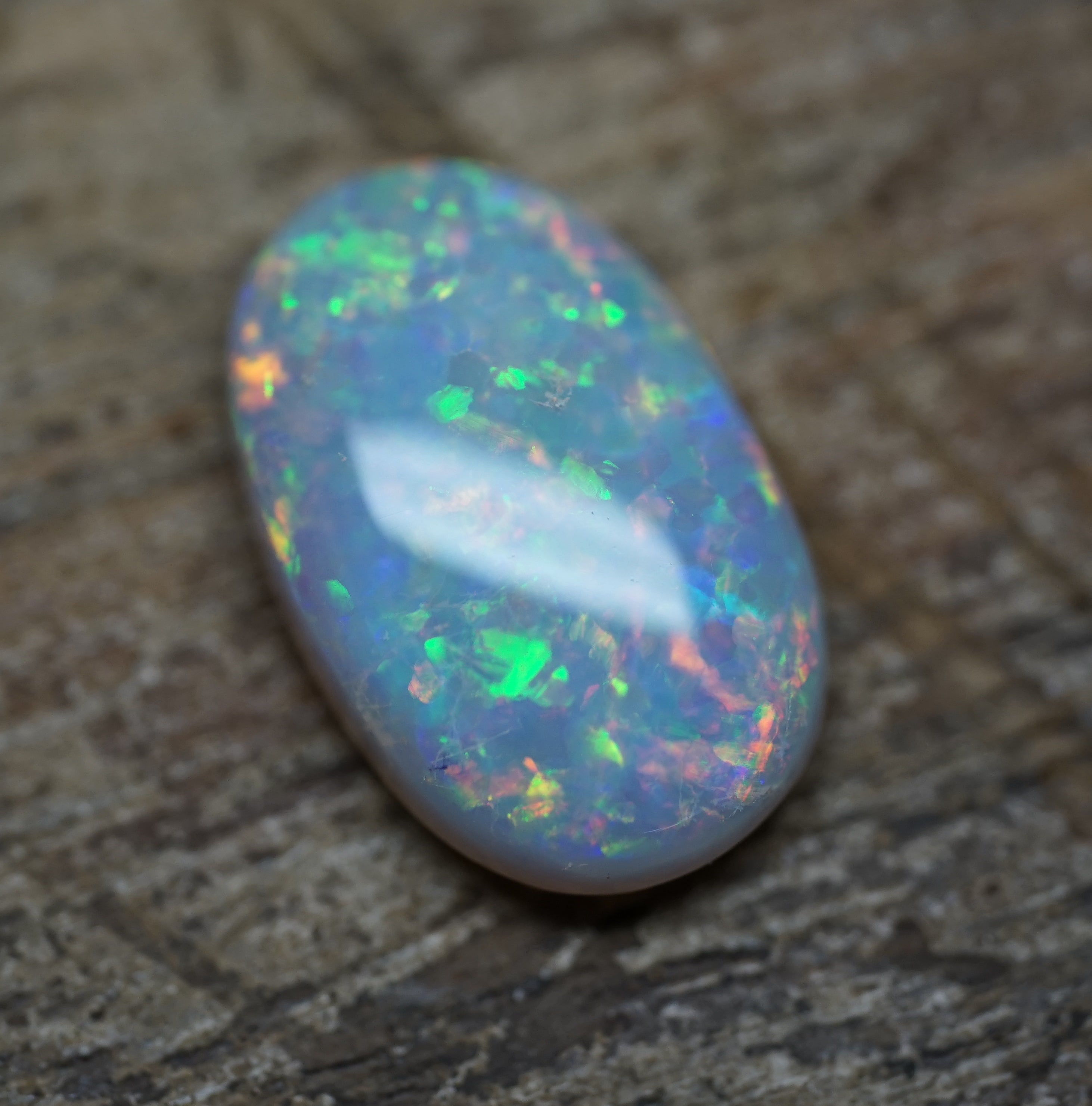 Coober Pedy Bright Blocky Pattern - 2.5 Carats. 0014