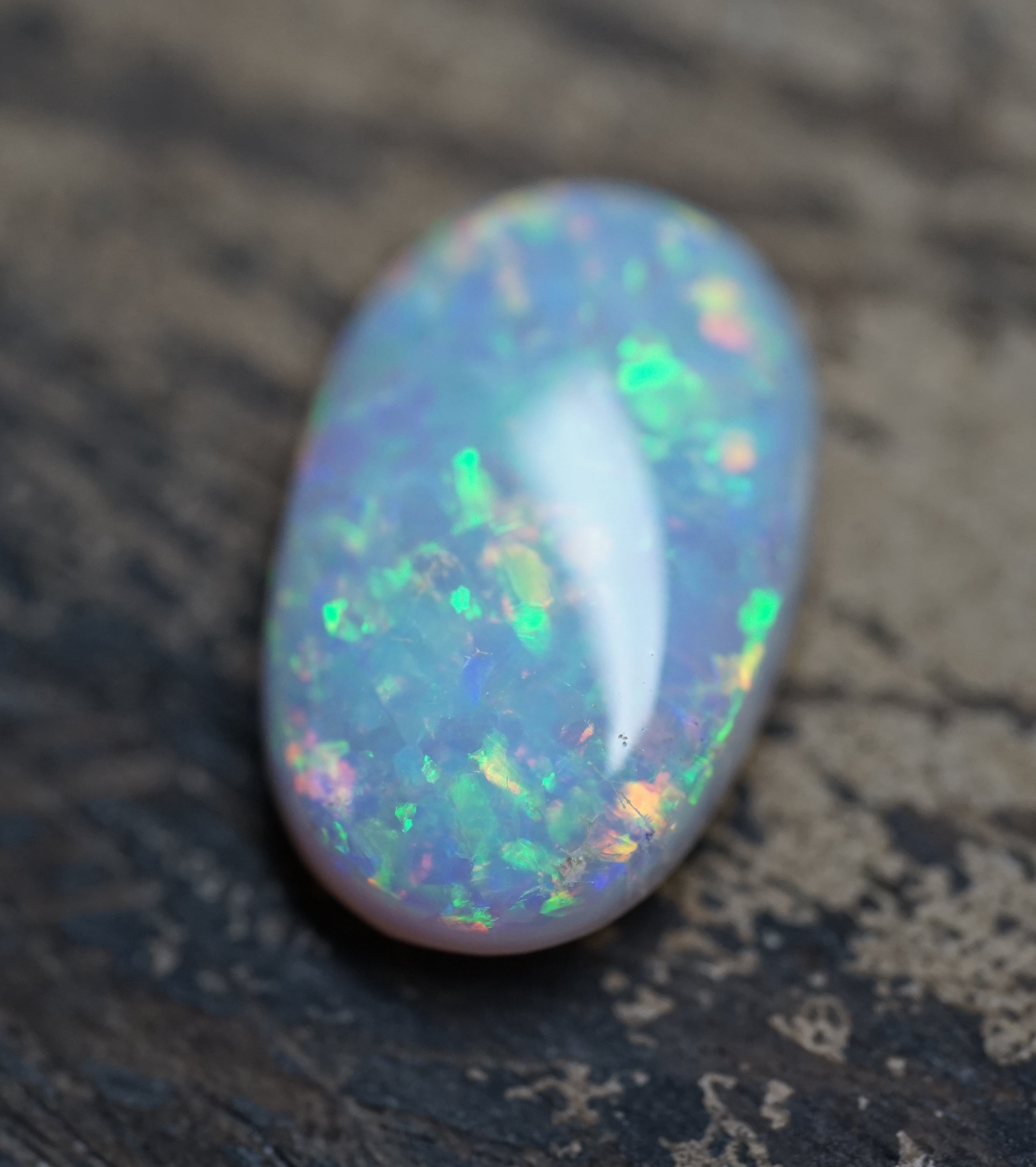 Coober Pedy Bright Blocky Pattern - 2.5 Carats. 0014