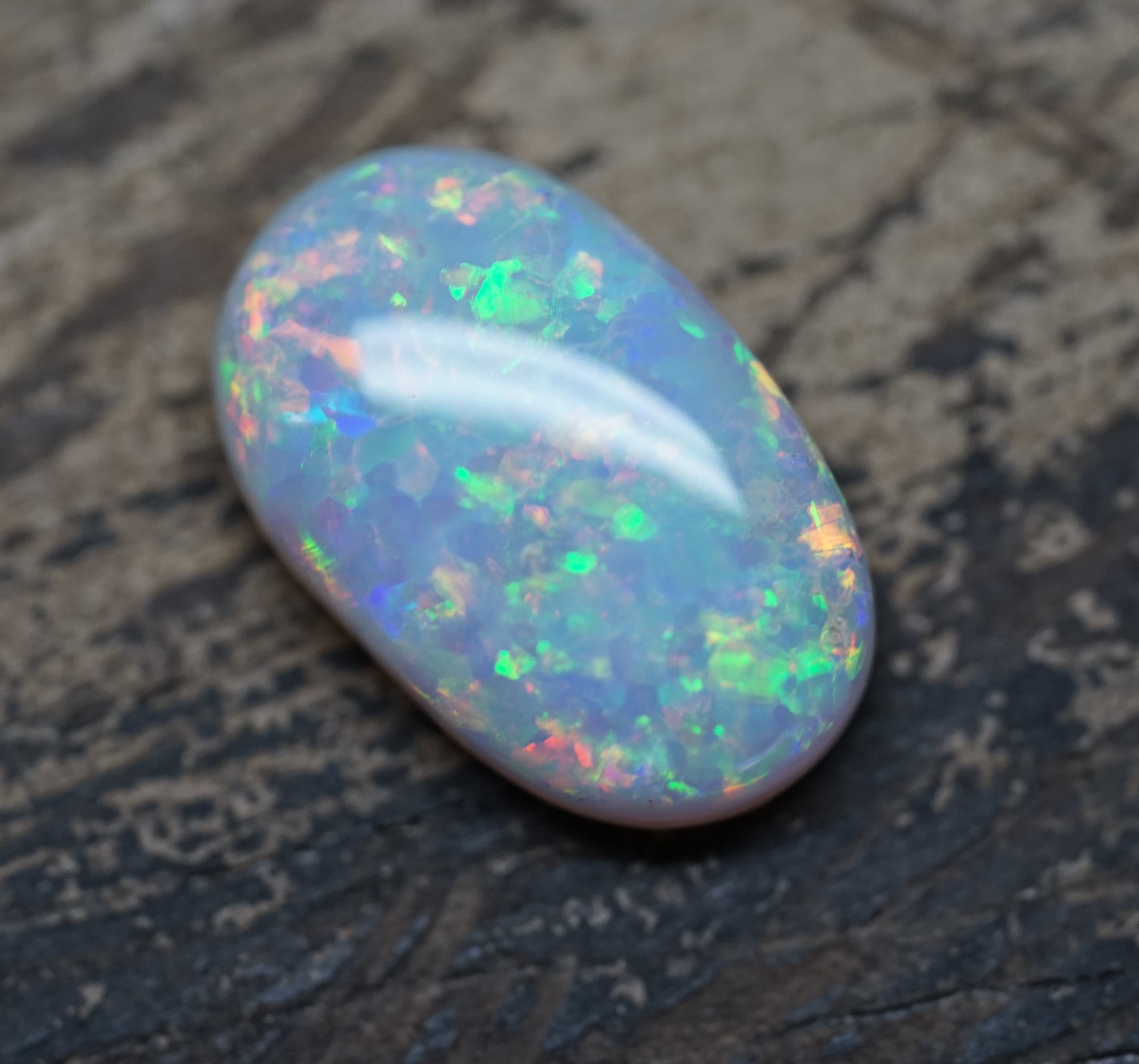 Coober Pedy Bright Blocky Pattern - 2.5 Carats. 0014