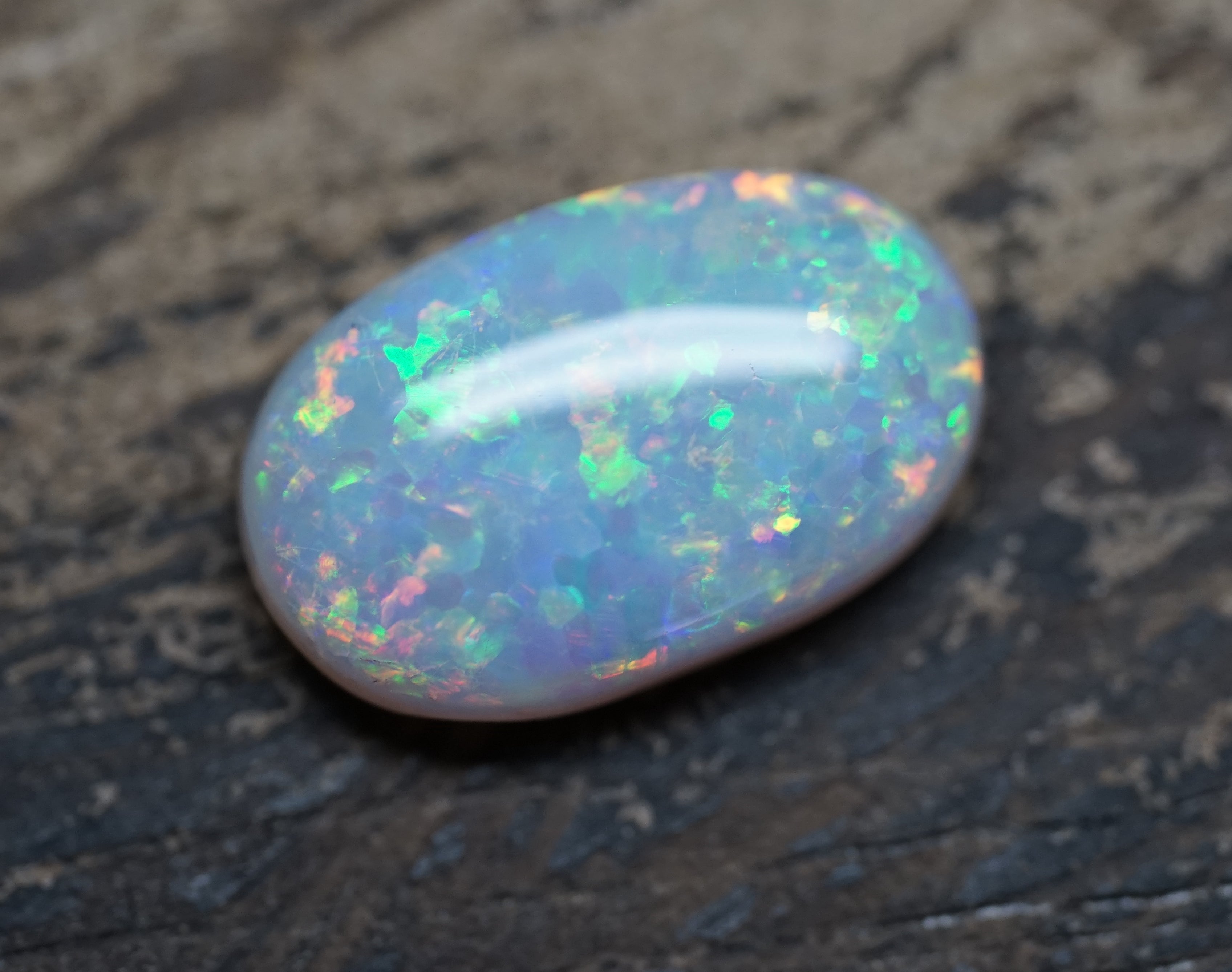 Coober Pedy Bright Blocky Pattern - 2.5 Carats. 0014